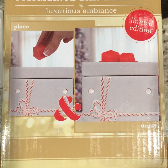 Sold…..2 Wax Warmers with 4 waxes bundle - Picture 4 of 7